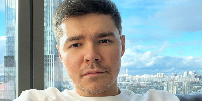 В Москве по подозрению в мошенничестве задержали блогера Аяза
